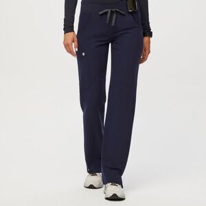 Figs Cargo Scrub Pants in Navy, size M